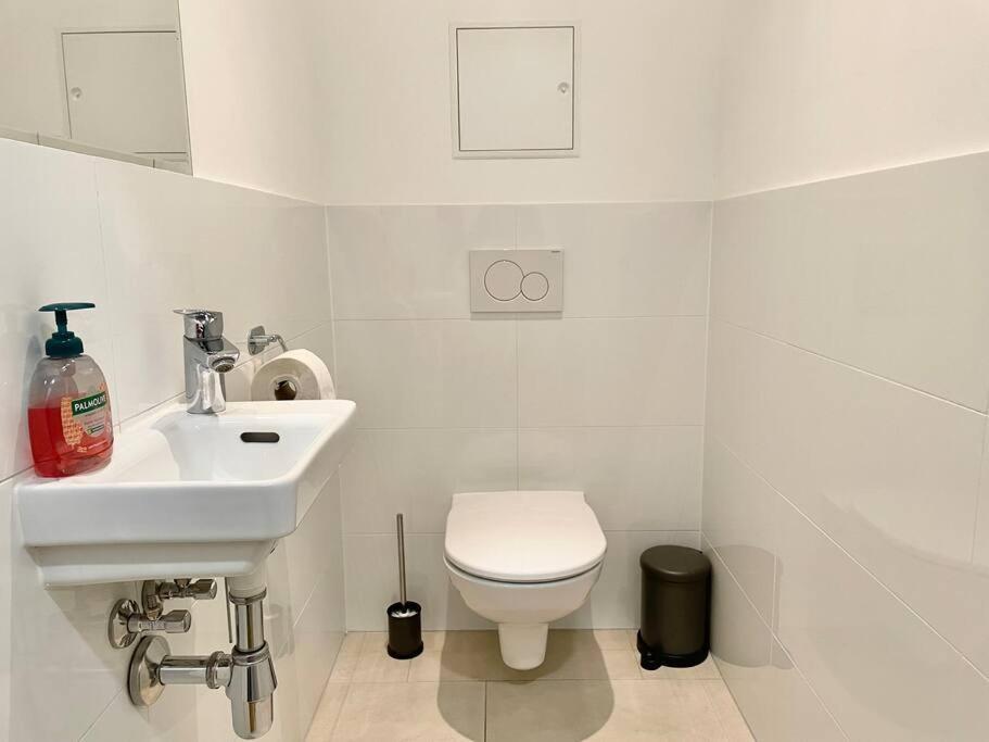 Premium Apartment With Terrace, A/C, Free Wifi And Netflix Viena Exterior foto