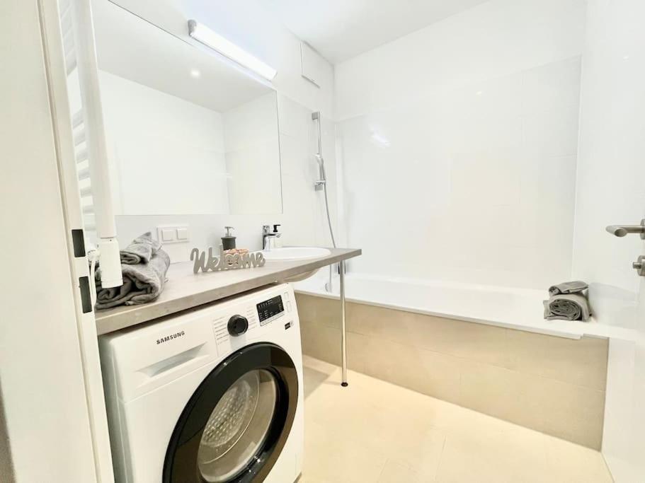 Premium Apartment With Terrace, A/C, Free Wifi And Netflix Viena Exterior foto